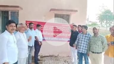 बक्सर: अनुसूचितीय कर्मचारी संघ की अनिश्चितकालीन हड़ताल जारी, राज्य महासंघ पटना के महासचिव के नेतृत्व में कई लोग शामिल