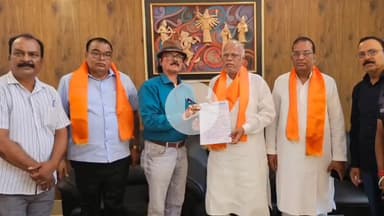 लोहरदगा: लोहरदगा परिसदन भवन में चंद्रवंशी समाज ने पिछड़ा आयोग को ज्ञापन सौंपा, सीएनटी एक्ट समेत कई मुद्दों पर समाधान की मांग