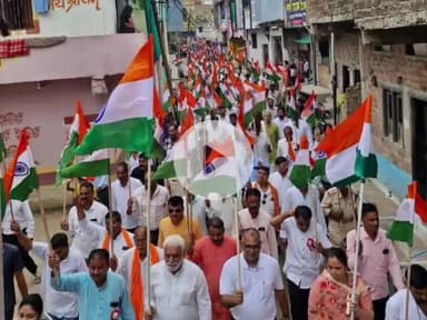 नरसिंहगढ़: कुरावर में निकली तिरंगा यात्रा, नरसिंहगढ़ विधायक मोहन शर्मा हुए शामिल, राष्ट्रीय एकता का दिया संदेश