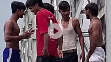 जमुई: गरही डैम में खतरनाक स्टंट का वीडियो, 50-60 फीट गहरे पानी में युवक लगा रहे छलांग; वीडियो हुआ वायरल