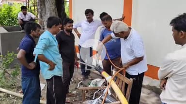 पडरौना: पड़रौना उपकेंद्र का केबल जलने से सुबह 5 बजे से बाधित हुई बिजली सप्लाई, उपभोक्ता परेशान, जल्द बहाली की उम्मीद