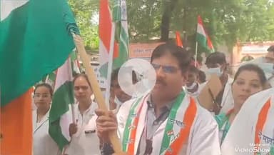 मिर्ज़ापुर: मंडलीय अस्पताल के चिकित्सकों और स्वास्थ्य कर्मियों ने निकाली तिरंगा यात्रा