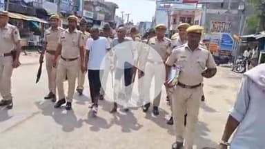 पीपलदा: रोहली की झोपड़िया गांव में युवक पर फायरिंग कर दहशत फैलाने वाले 2 आरोपियों को पुलिस ने इटावा कस्बे में निकाला जुलूस