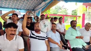 भभुआ: लिच्छिवी भवन के समीप अनुसचिवीय कर्मचारी संघ के धरने का भभुआ जीप सदस्य ने किया समर्थन