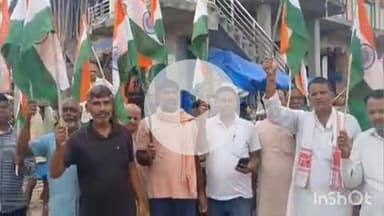 करपी: करपी प्रखंड मुख्यालय के बाजार में भाजपा नेताओं ने बुधवार को भव्य तिरंगा यात्रा निकाली