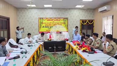 मथुरा: कमिश्नर और डीआईजी ने श्री कृष्ण जन्माष्टमी की व्यवस्थाओं का किया निरीक्षण