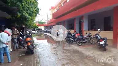 उतरौला: उतरौला तहसील परिसर में फैली गंदगी और जल भराव की समस्या को लेकर बार एसोसिएशन ने जताई नाराजगी