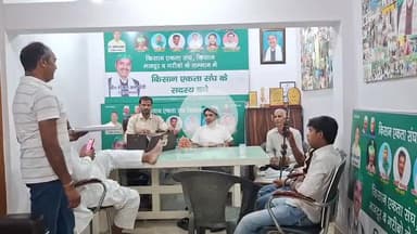 किसान नेता चौo शौकत अली चेची ने कलाकार साथियों सहित गाई (रागनी)  कलयुग का झंडा भारी