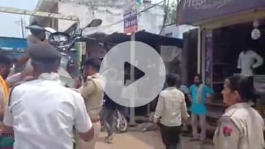 करौली: यातायात पुलिस ने शहर में जिला अस्पताल के सामने आड़े-तिरछे खड़े वाहनों को किया जब्त