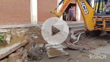 बहराइच: बक्शीपुरा इलाके में अतिक्रमण के खिलाफ चला बुलडोजर, तोड़े गए पक्के निर्माण