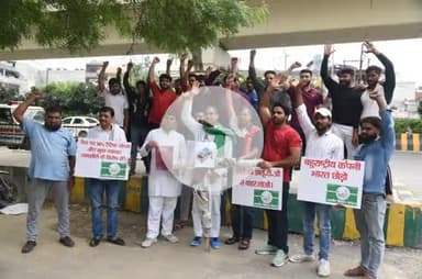 नोएडा_मुक्त व्यापार नीतियों एवं 50% टैरिफ के विरोध में कॉर्पोरेट_विरोधी_दिवस। संयुक्त किसान मोर्चा के आवाह्न पर।
Noida_Anti_Corporate_Day in protest against free trade policies and 50% tariff. On the call of Samyukta_Kisan_Morcha.