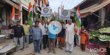 बागपत: कस्बा टटीरी में व्यापारियों ने तिरंगा रैली निकालकर टंप मुर्दाबाद के नारे लगाए, अमेरिकी सामान का किया बहिष्कार