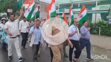 नानपारा: नानपारा में राजस्व कर्मियों ने निकाली तिरंगा यात्रा, देशभक्ति के नारे लगाए, एसडीएम भी हुए शामिल