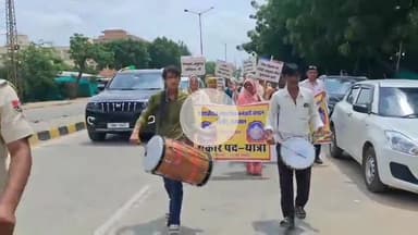चूरू: ढोल-नारों के साथ मंत्रलयिक कर्मचारियों ने कलेक्ट्रेट तक निकाली पुकार पद यात्रा, कलेक्टर को सौंपा 5 सूत्री मांग पत्र