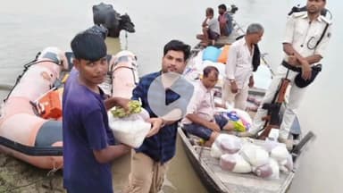 महनार: बहलोलपुर दियारा में बाढ़ पीड़ितों के बीच प्रशासन द्वारा सूखा राशन वितरित
