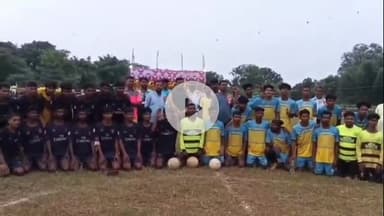 भंडरा: भंडरा में विधायक प्रतिनिधि निशीथ जायसवाल ने फुटबॉल प्रतियोगिता के विजेताओं को सम्मानित किया, युवाओं को दिया मार्गदर्शन