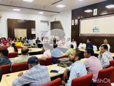 जगदलपुर: जिला कार्यालय में प्रधानमंत्री फसल बीमा योजना, फसल कटाई सहित अन्य जानकारी राजस्व अधिकारियों व पटवारी को दी गई