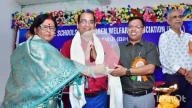 चकाई: डीईओ दया शंकर का चकाई के एक निजी विद्यालय में भव्य स्वागत हुआ