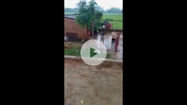 सिराथू: औरेनी में चकरोड की जमीन पर हो रहे निर्माण की शिकायत एसडीएम से की, पीड़ित ने कानूनगों पर लगाया आरोप