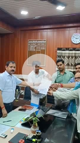 भुसावर: राजस्थान राजस्व सेवा परिषद की भुसावर उपशाखा ने राजस्व इकाइयों के विलय का विरोध करते हुए CM के नाम SDM को ज्ञापन सौंपा