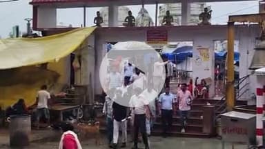 बाह: बटेश्वर कॉरिडोर, घाटों और मंदिरों के जीर्णोद्धार कार्य का निरीक्षण करने पहुंचे क्षेत्रीय पर्यटन अधिकारी