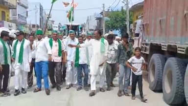 गभाना: चंडौस में किसान के खिलाफ मुकदमा दर्ज होने पर भाकियू टिकैत गुट ने जताया विरोध, इंस्पेक्टर को दिया ज्ञापन