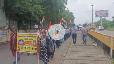 झालरापाटन: झालावाड़ में पंचायतीराज विभाग के मंत्रालयिक कर्मचारियों ने अपनी मांगों को लेकर तिरंगा झंडा लेकर निकाली पुकार पद यात्रा