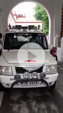 बीसलपुर: कलेक्ट्रेट स्थित डीएम ऑफिस पहुंचे बीमार बुजुर्ग को डीएम ने अपनी गाड़ी से उपचार के लिए भेजा अस्पताल