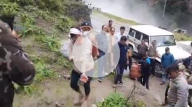 भटवाड़ी: डबरानी से गैस आपूर्ति सोनगाड़ तक पैदल मार्ग से पहुंचाई गई