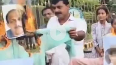 समस्तीपुर: केंद्रीय कृषि विश्वविद्यालय में कुलपति का पुतला जलाया गया