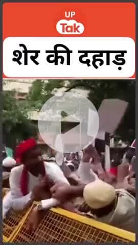 सांसद आदित्य यादव जी ने प्रदर्शन में दिखाया पिता शिवपाल सिंह जी का सख़्त अंदाज़ — बैरिकेडिंग पर श्री अखिलेश यादव जी को रोक रहे पुलिसकर्मी को डपटकर हटाया....

इतना आसान नहीं था भाजपाई तानाशाह का बैरिकेड्स पार करना, वो तो समाजवादी लोग हैं जो