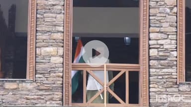 देहरादून: सीएम धामी ने सीएम आवास में हर घर तिरंगा अभियान के तहत तिरंगा फहराया