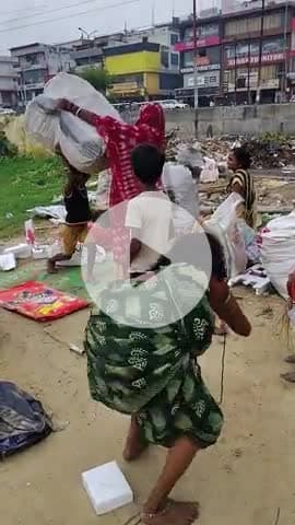 #LUCKNOW #नगर_निगम मिनी स्टेडियम में कूड़ा फेंकने से पहले ही पकड़ी गई महिलाएं। @benaampatrkaar