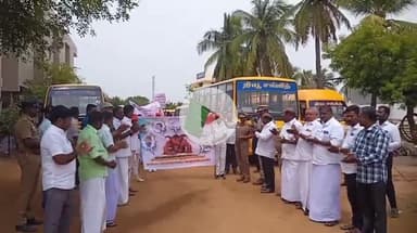 ஆவுடையார் கோவில்: 'மது ஒழிப்பு' மீமிசல் கடைவீதியில் பள்ளி மாணவர்கள் பங்கேற்ற விழிப்புணர்வு பேரணியை இன்ஸ்பெக்டர் மாலதி துவக்கி வைத்தார்