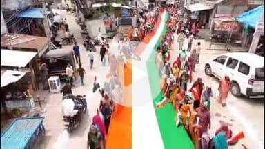 पीपलदा: इटावा कस्बे में पालिका अध्यक्ष सोनी की अगुवाई में निकली ऐतिहासिक तिरंगा रैली, 100 फीट का तिरंगा रहा आकर्षण