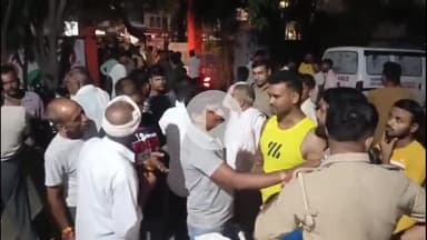 धनौरा: गजरौला में दो बाइकों की टक्कर में क्लीनिक संचालक की हुई मौत, परिजनों ने कार्रवाई की मांग को लेकर किया हंगामा