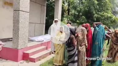 कर्वी: कर्वी के बरवारा के पास सड़क में गड्ढा होने पर चलती बाइक से मां-बेटा गिरे, मां की मौत, मासूम को आई मामूली चोट