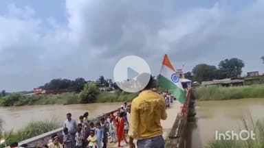 उतरौला: उतरौला तहसील अंतर्गत इटई रामपुर में फैसल एजुकेशन सेंटर द्वारा बच्चों ने निकाली 54 फीट लंबी तिरंगा यात्रा