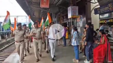 सतना रेलवे स्टेशन पर निकाली गई तिरंगा यात्रा, जीआरपी, आरपीएफ, रेल कर्मचारी और स्कूली बच्चे हुए शामिल