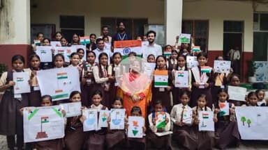 उतरौला: उतरौला बाजार के टाइनी टाट्स सीनियर सेकेंडरी स्कूल में स्वतंत्रता दिवस की पूर्व संध्या पर चित्रकला प्रतियोगिता आयोजित