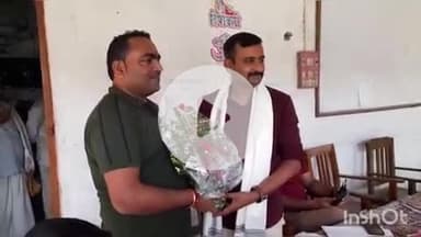 नावकोठी: नावकोठी में मुखिया संघ के महासचिव राष्ट्रपति कुमार ने नवपदस्थापित थानाध्यक्ष को बुके व चादर देकर किया सम्मानित