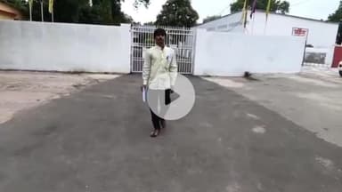 एसपी ऑफिस पहुंचे आदर्श नगर के वाहन मालिक का आरोप, आरोपी वाहन और चेक नहीं कर रहा वापस