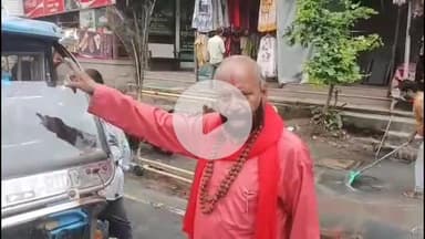 मथुरा: वृन्दावन में रूट डायवर्जन के लिए प्रशासन ने जारी किया क्यूआर कोड, समाजसेवी ने श्रद्धालुओं और वाहन चालकों को दी जानकारी