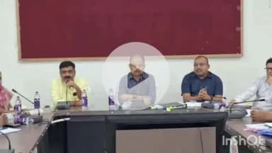 कहरा: विकास भवन में डीएम की अध्यक्षता में आधारभूत संरचना विकास कार्यों को लेकर जनप्रतिनिधियों के साथ बैठक