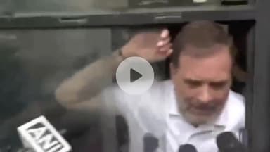 राहुल गांधी जी आप संघर्ष करो हम सब आपके साथ हैं।
जहां आपका पसीना गिरेगा वहां हमारा खून बहेगा।