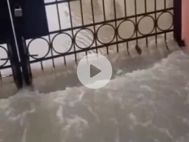 नौगावां सादात: पहाड़ी इलाकों में हो रही बारिश से नौगांवा क्षेत्र के ग्रामीण हुए परेशान, पुल के ऊपर बह रही हैं गंगा