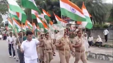 धनौरा: गजरौला थाना पुलिस ने निकाली तिरंगा रैली, लोगों से घरों पर तिरंगा फहराने की अपील, देशभक्ति के रंग में रंगी सड़कें