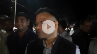 बेगूसराय: डीएम तुषार सिंगला ने शाम 7 बजे बाढ़ पीड़ितों के बीच पहुंचकर स्थिति का जायजा लिया