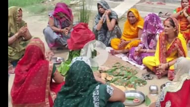 लंभुआ: ललही छठ पूजा का आयोजन: पाल्हनपुर के झलिया गांव में महिलाओं ने संतान की लंबी आयु के लिए की विशेष पूजा