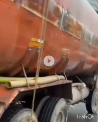 गुरुग्राम: गुरुग्राम सेक्टर 42 मोड पर स्कूल बस दुर्घटनाग्रस्त, यू-टर्न लेते समय ट्रक से टकराई, ड्राइवर और कंडक्टर घायल